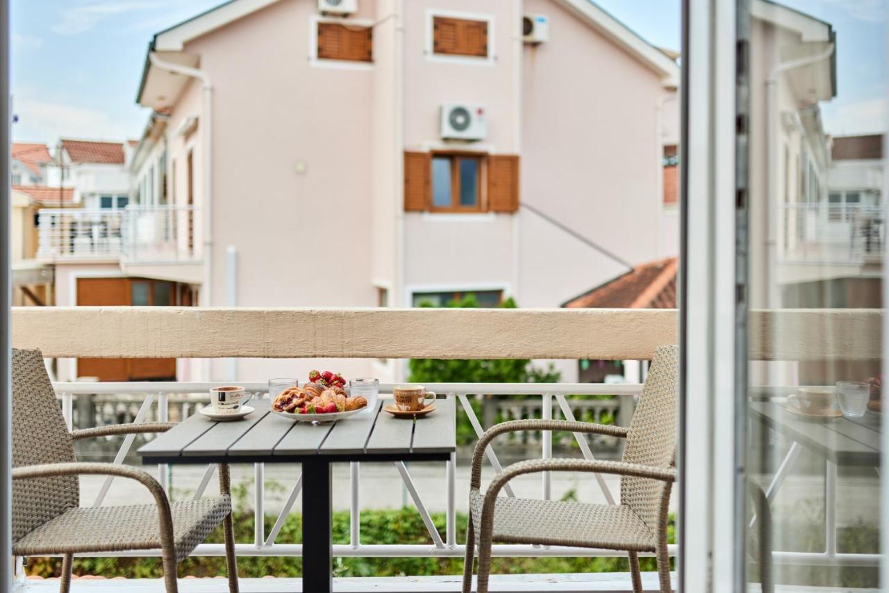 Waikiki Beach House Villa Tivat Ngoại thất bức ảnh
