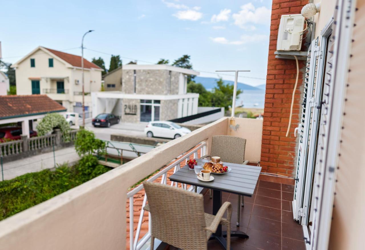 Waikiki Beach House Villa Tivat Ngoại thất bức ảnh