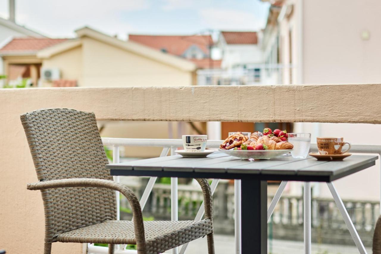 Waikiki Beach House Villa Tivat Ngoại thất bức ảnh