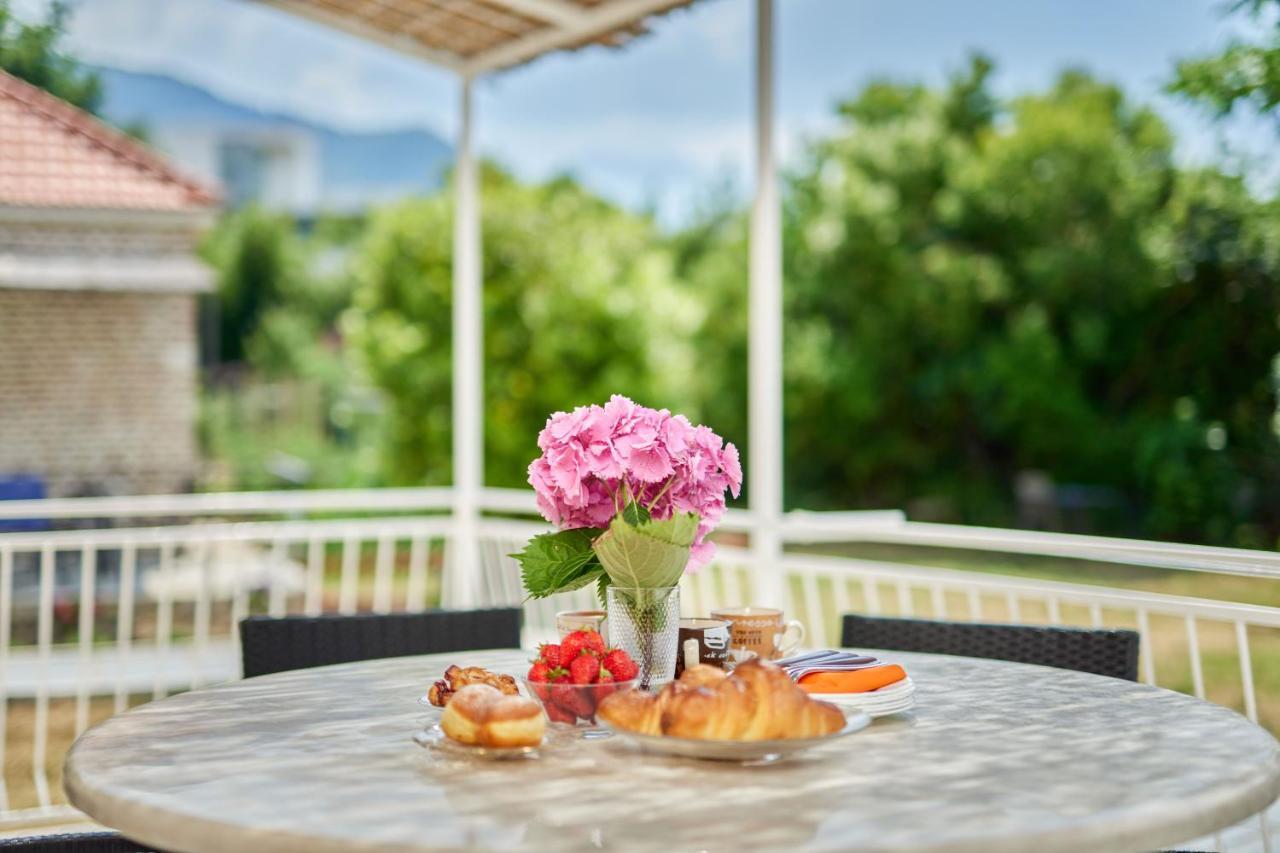 Waikiki Beach House Villa Tivat Ngoại thất bức ảnh