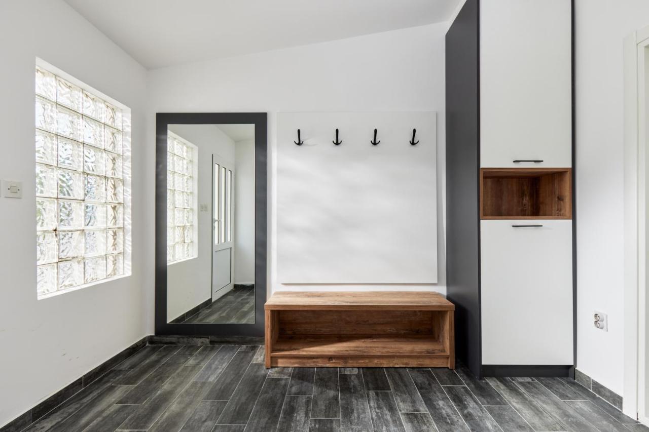 Waikiki Beach House Villa Tivat Ngoại thất bức ảnh