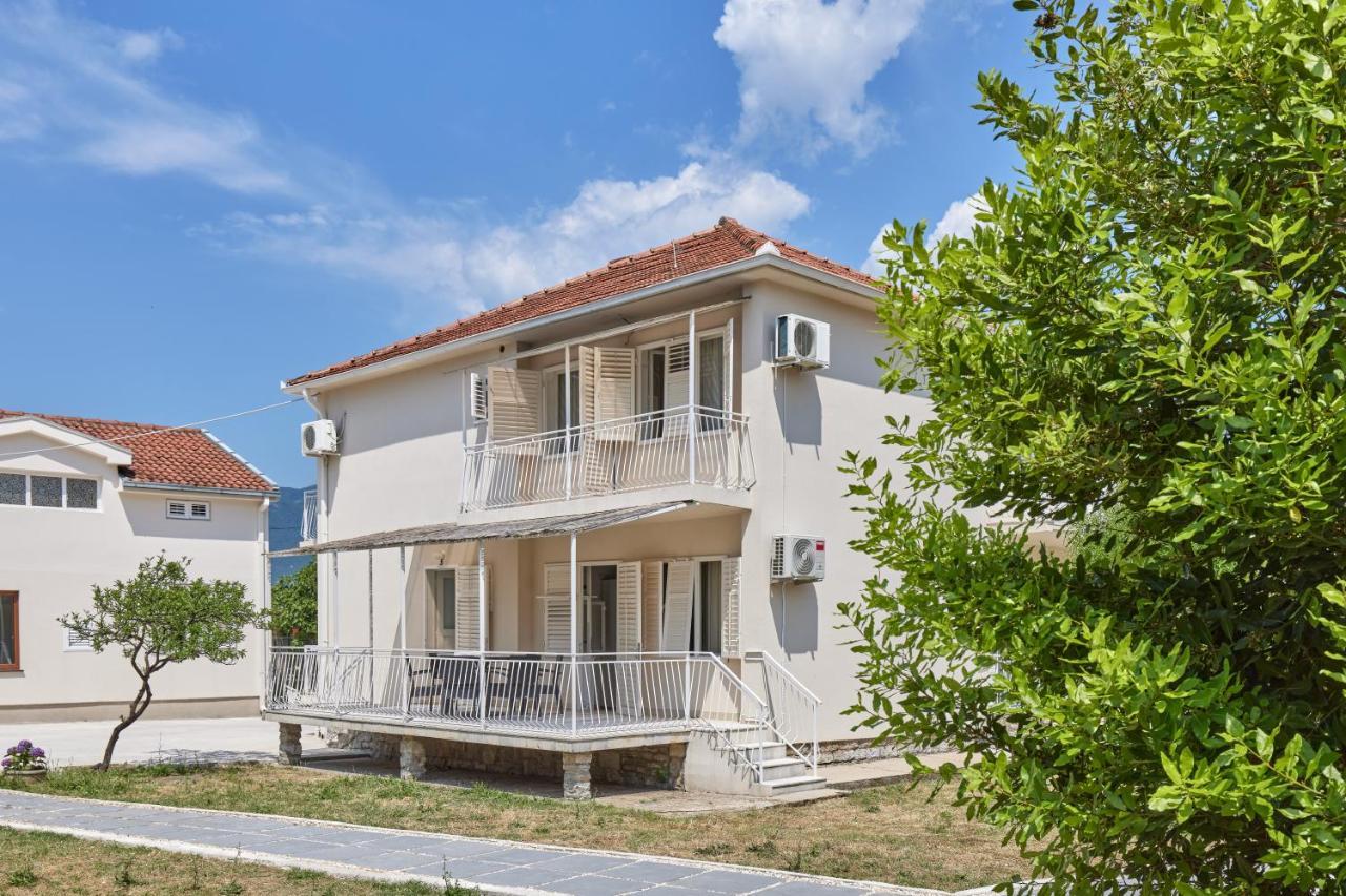 Waikiki Beach House Villa Tivat Ngoại thất bức ảnh