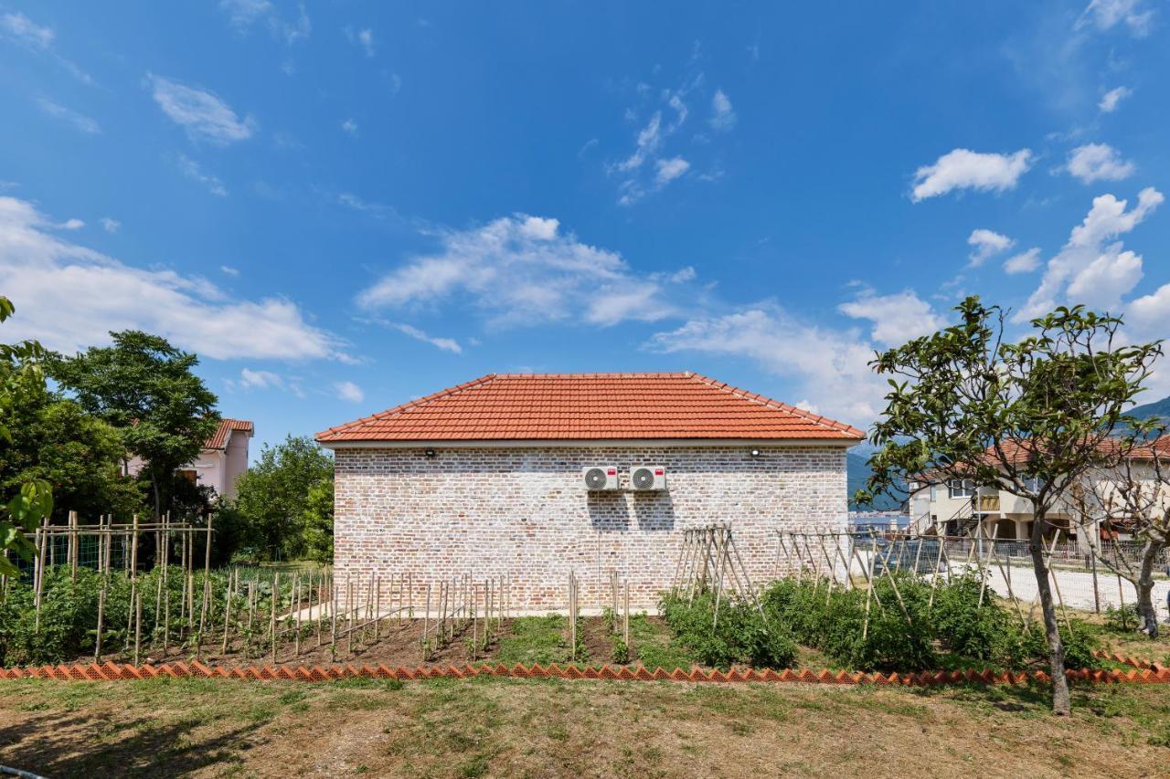 Waikiki Beach House Villa Tivat Ngoại thất bức ảnh